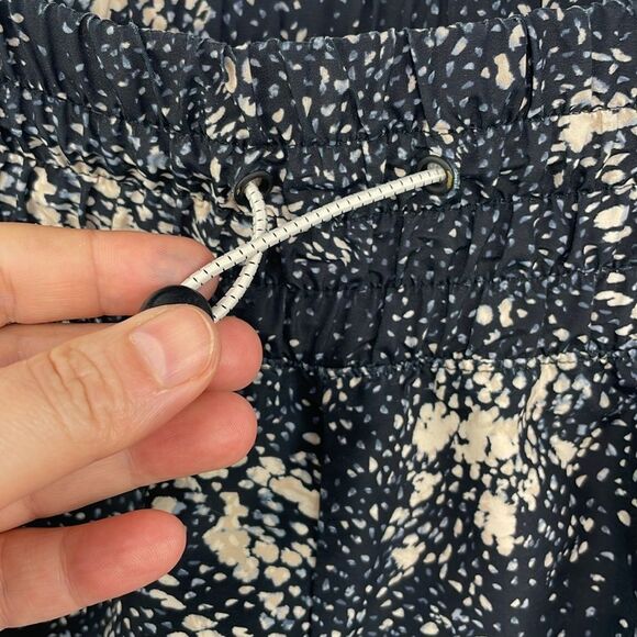 Old Navy Extra High-Waisted Dolphin-Hem Run Shorts 2.5-inch inseam 2X - Picture 3 of 11